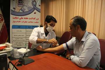 غربالگری قند خون در هفته ملی دیابت در معاونت درمان